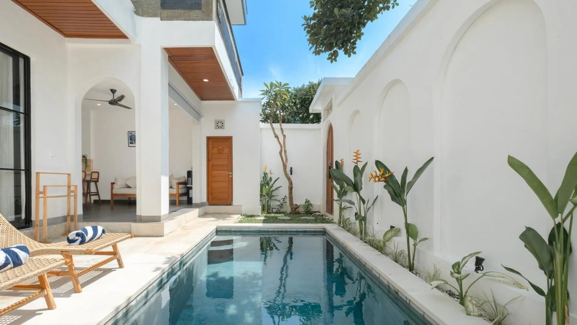 Kamila Villa 1 By Villa Finder Seminyak Indonésia